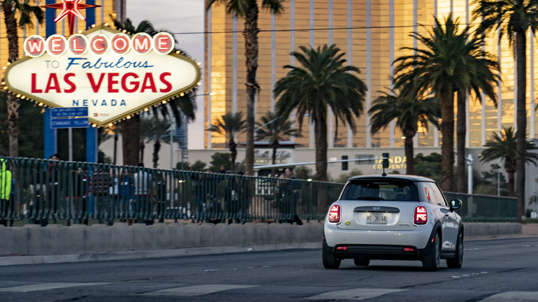 Το ηλεκτρικό MINI στο λαμπερό Λας Βέγκας